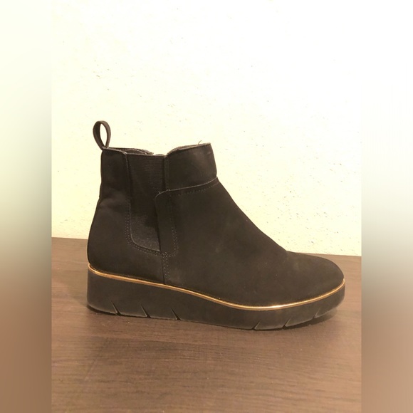 Black boots - Picture 3 of 5